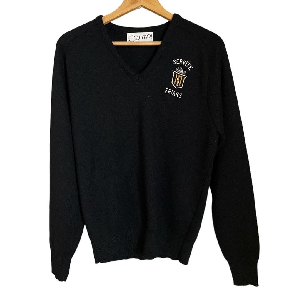 Carmel Men’s Servite Friars Logo V-neck Sweater Size M